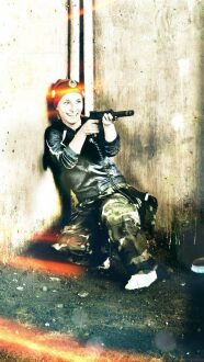 LASERWAR: улыбка и прицел в жаркой схватке