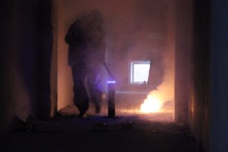 Дымовая завеса и маяк LASERWAR в коридоре
