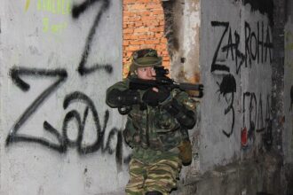 LASERWAR: прицельный взгляд из-за угла