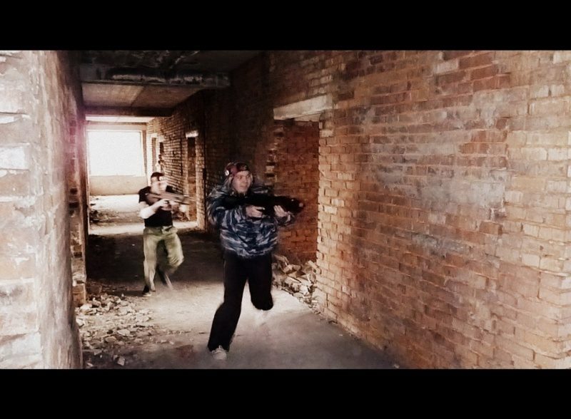 LASERWAR: стремительная атака в коридоре