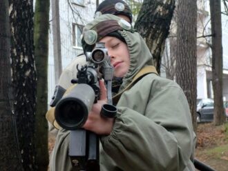 Юный снайпер LASERWAR в прицеле