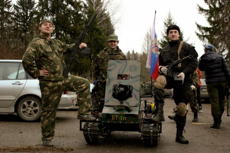 Бойцы LASERWAR у боевой машины БТ-1п