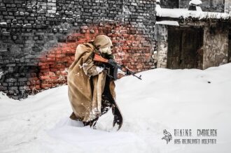 Засада в снегу: боец LASERWAR в маскировке
