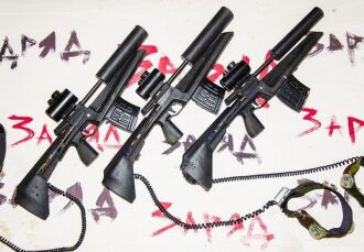 Три лазертаг-винтовки LASERWAR готовы к бою