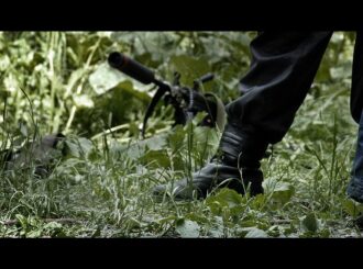 Засада в зарослях: боец LASERWAR с винтовкой
