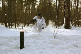 Снежный вихрь: игрок LASERWAR в зимнем наступлении