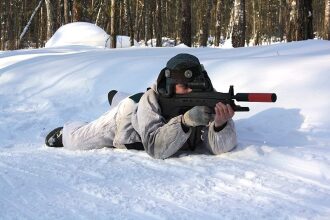 Зимний снайпер LASERWAR: выжидает в снежной засаде
