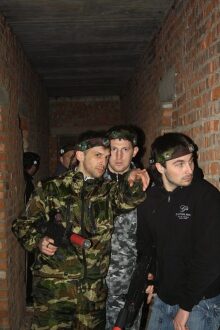 Тактическая подготовка: команда LASERWAR в кирпичном лабиринте