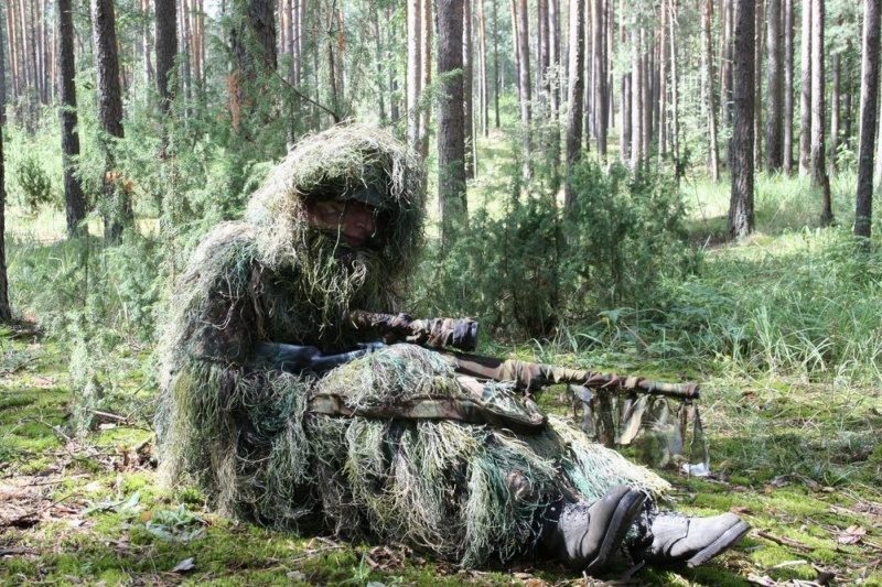 Невидимый снайпер LASERWAR в лесной чаще