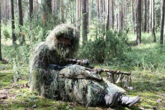 Невидимый снайпер LASERWAR в лесной чаще