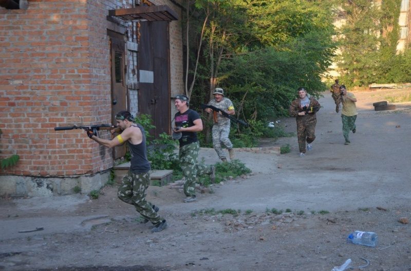 Наступление LASERWAR: бойцы в камуфляже