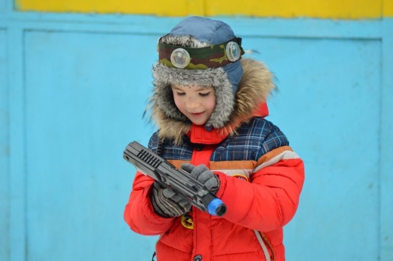 Маленький воин LASERWAR готовится к бою