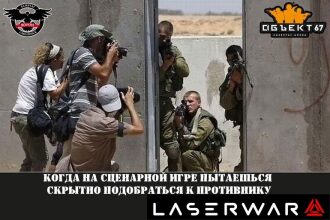 Фотографы документируют напряженный момент игры.