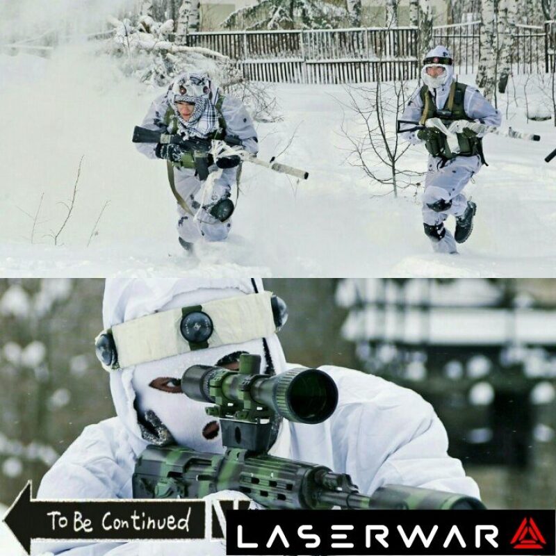Снайпер LASERWAR в заснеженном лесу ведет прицельный огонь.