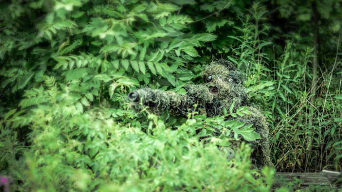 СНАЙПЕР В ЛАЗЕРТАГЕ. БЬЁТ РЕДКО – ПОПАДАЕТ МЕТКО