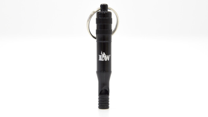 Новинка в магазине сувениров: сигнальный свисток!