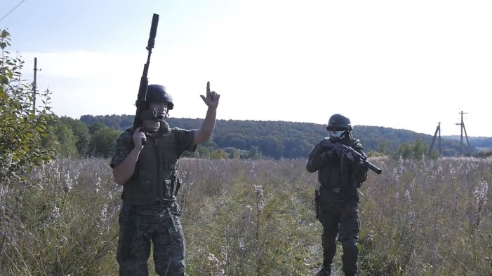 Видеообзор игровых комплектов АК-74М «ВИТЯЗЬ» и АК-105 «БАРС» серии «STEEL»