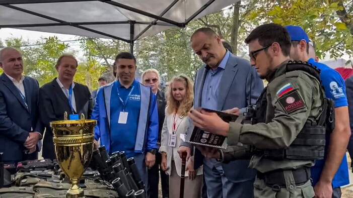 Глава Дагестана оценил оборудование LASERWAR